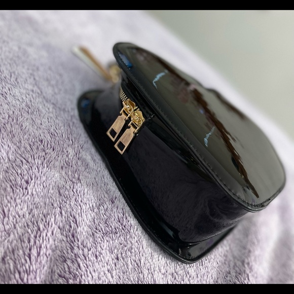 Heart Shaped Handbag - Picture 3 of 5